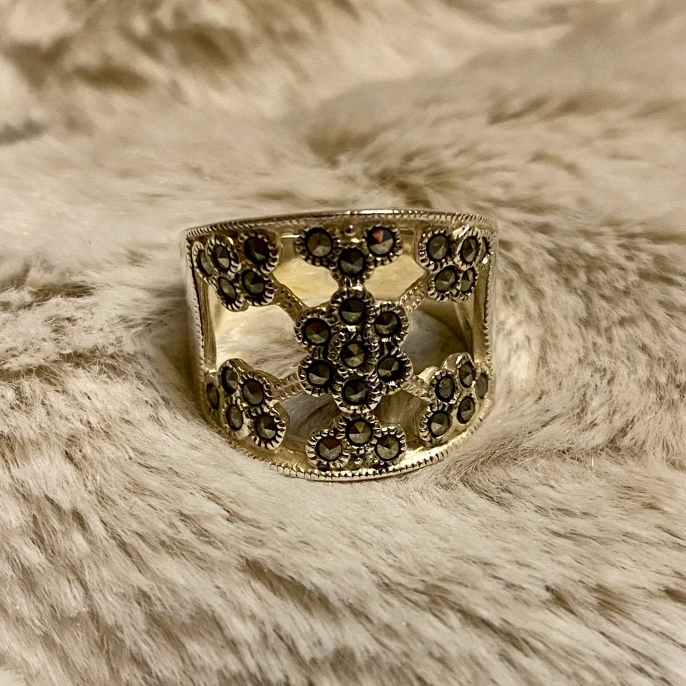 Marcasite and Sterling Silver 925 Ring Size 7.5